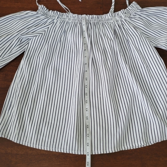 Blue Rain Off the Shoulder Flowy Striped Summer Top Women's Size S White & Blue - Picture 7 of 8